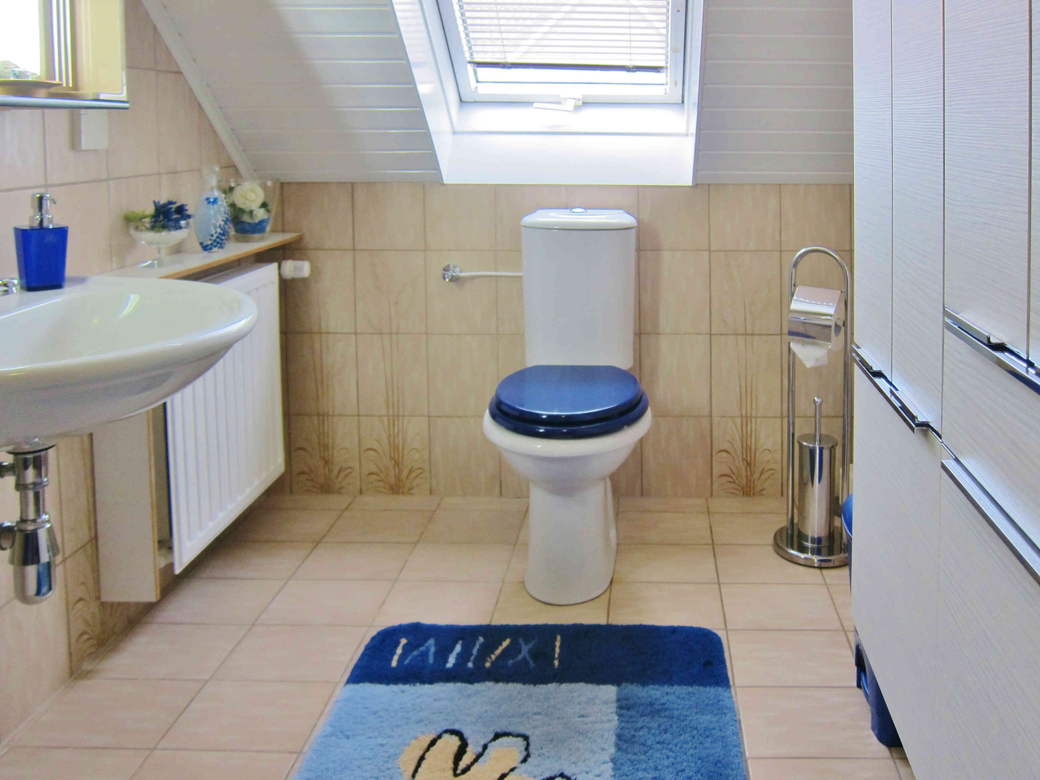 Badezimmer mit Dusche u. WC Badezimmer mit Dusche u. WC