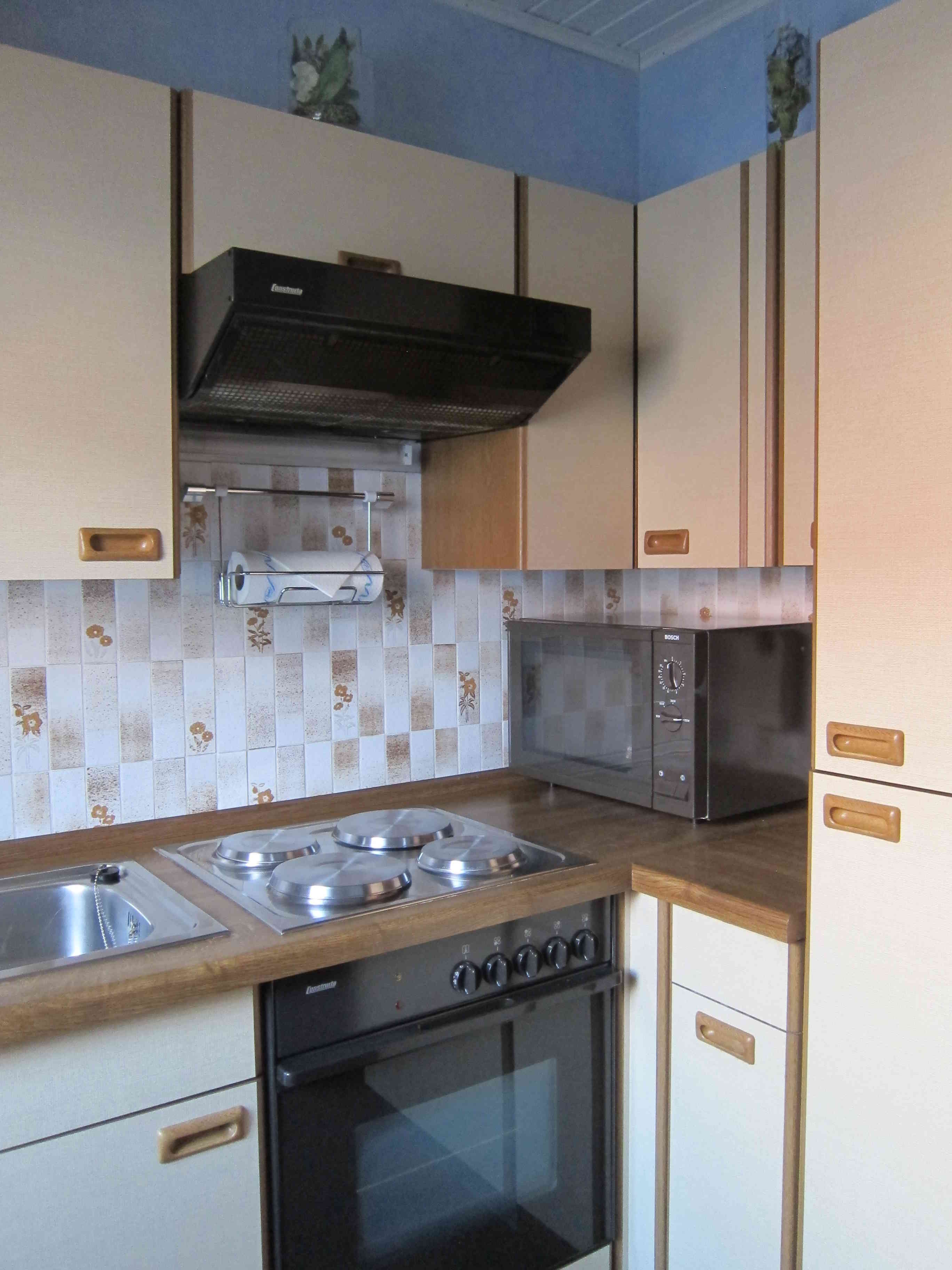 E-Herd, Backofen, Mikrowelle und Kühl-/Gefrierschrank E-Herd, Backofen, Mikrowelle und Kühl-/Gefrierschrank