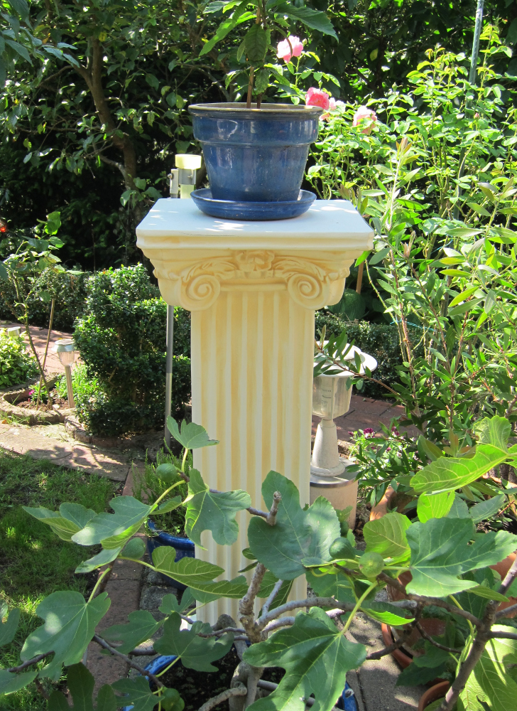 Säule mit Pflanzkübel Säule mit Pflanzkübel